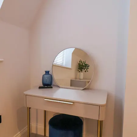 The Salisbury Sleeps 4 Classic Apartment Scarborough