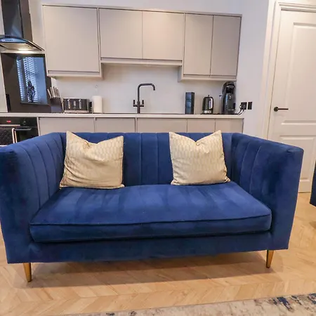 Apartment The Salisbury Sleeps 4 Classic *
