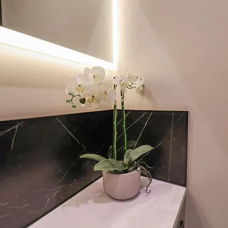 Апартаменты The Salisbury Sleeps 4 Classic