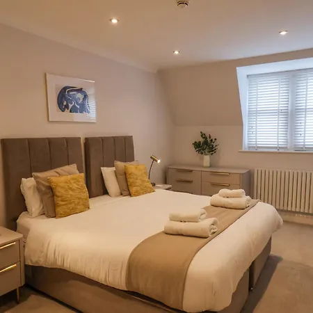 The Salisbury Sleeps 4 Classic Скарборо