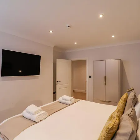 The Salisbury Sleeps 4 Classic Апартаменты *