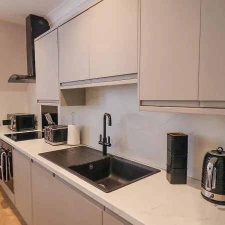 The Salisbury Sleeps 4 Classic Скарборо