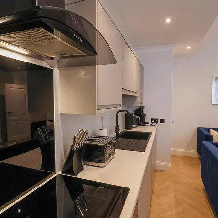 Апартаменты The Salisbury Sleeps 4 Classic
